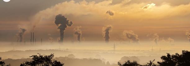 Imatge d'un paisatge amb contaminació atmosfèrica